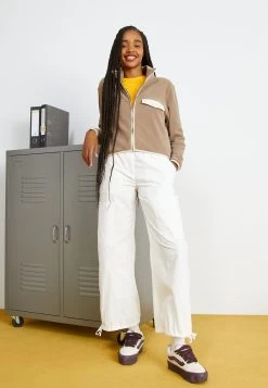 Kleding Verkoop -Kleding Verkoop 740a7f55d76344c0a39ae5411943d569